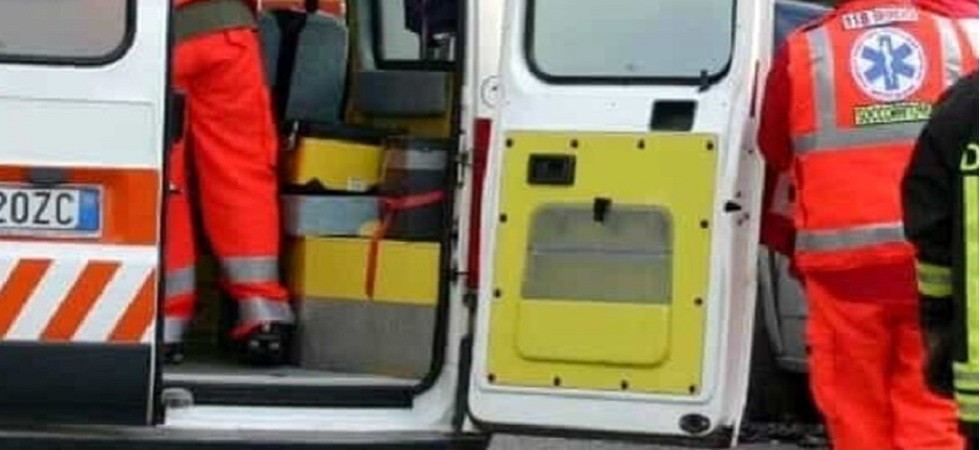 Incidente moto-auto sulla Ss45 bis: in ospedale una donna di 28 anni